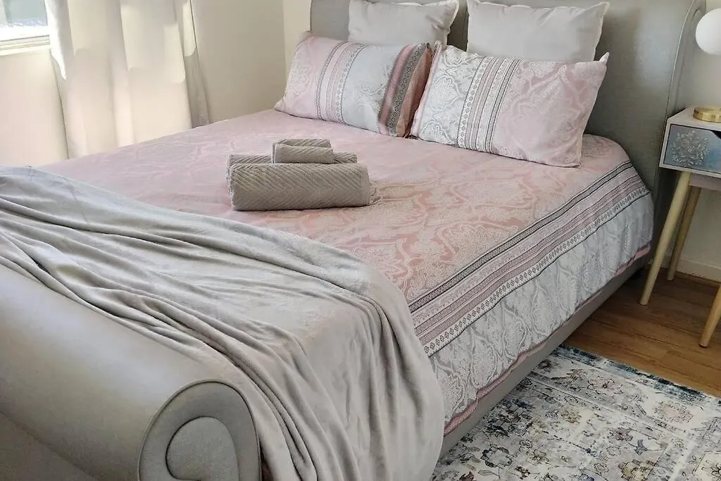Simply Delightful Unit Close To Cbd And Beach Perth