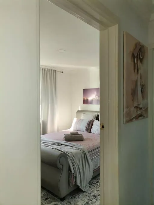 Apartment Simply Delightful Unit Close To Cbd And Beach Perth