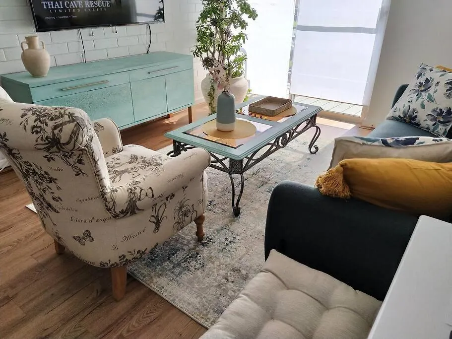 Simply Delightful Unit Close To Cbd And Beach Perth