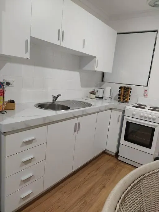 Simply Delightful Unit Close To Cbd And Beach Perth