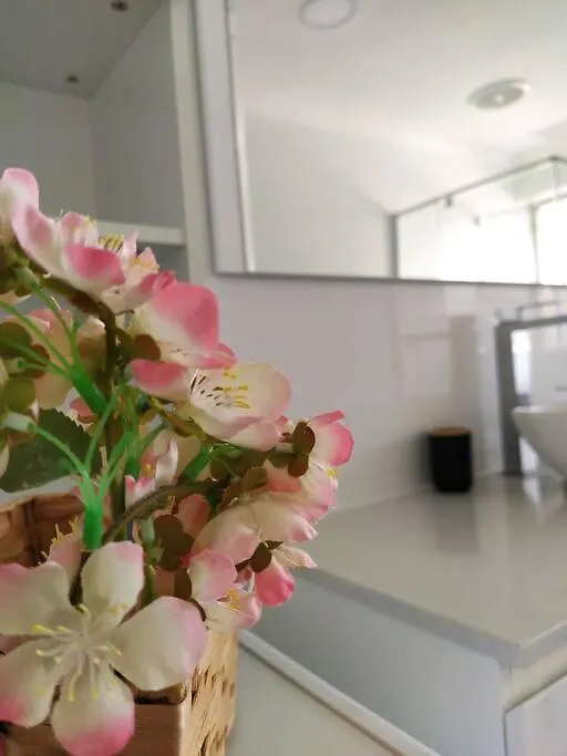 Apartment Simply Delightful Unit Close To Cbd And Beach Perth